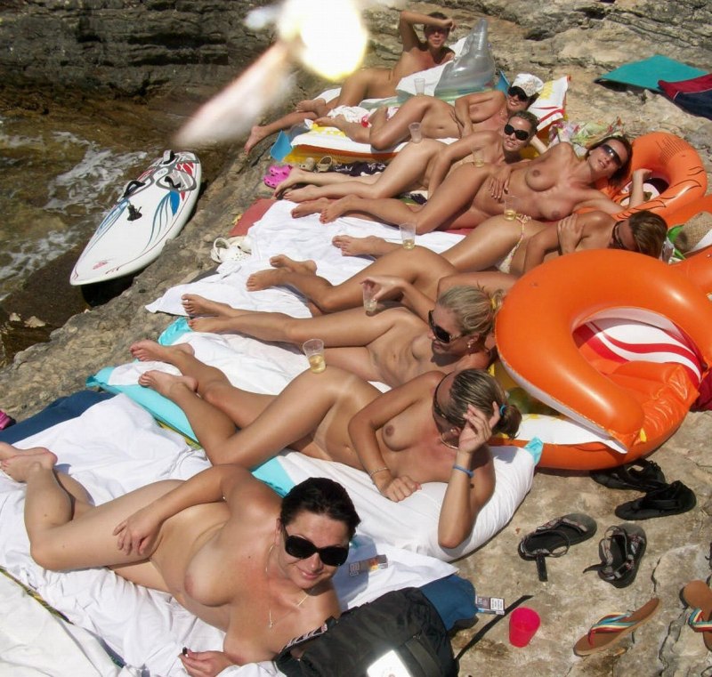 Голые нудисткие вечеринки