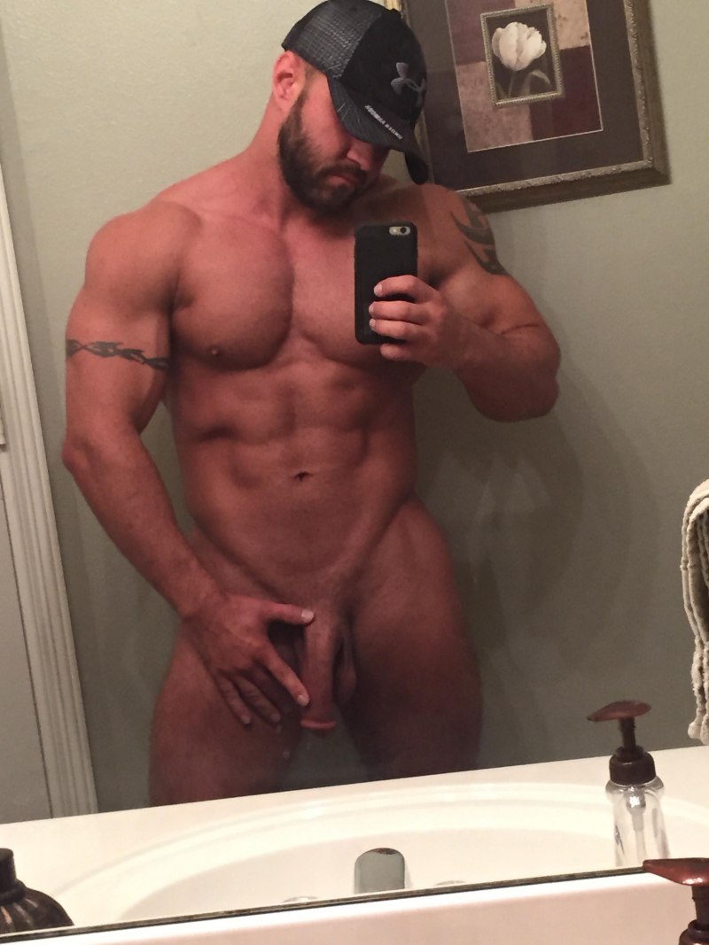 Голые качки с красивыми членами