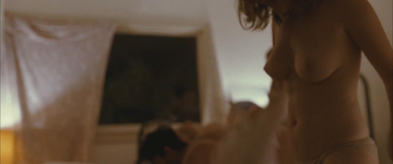 Голая Элизабет Олсен в трусиках