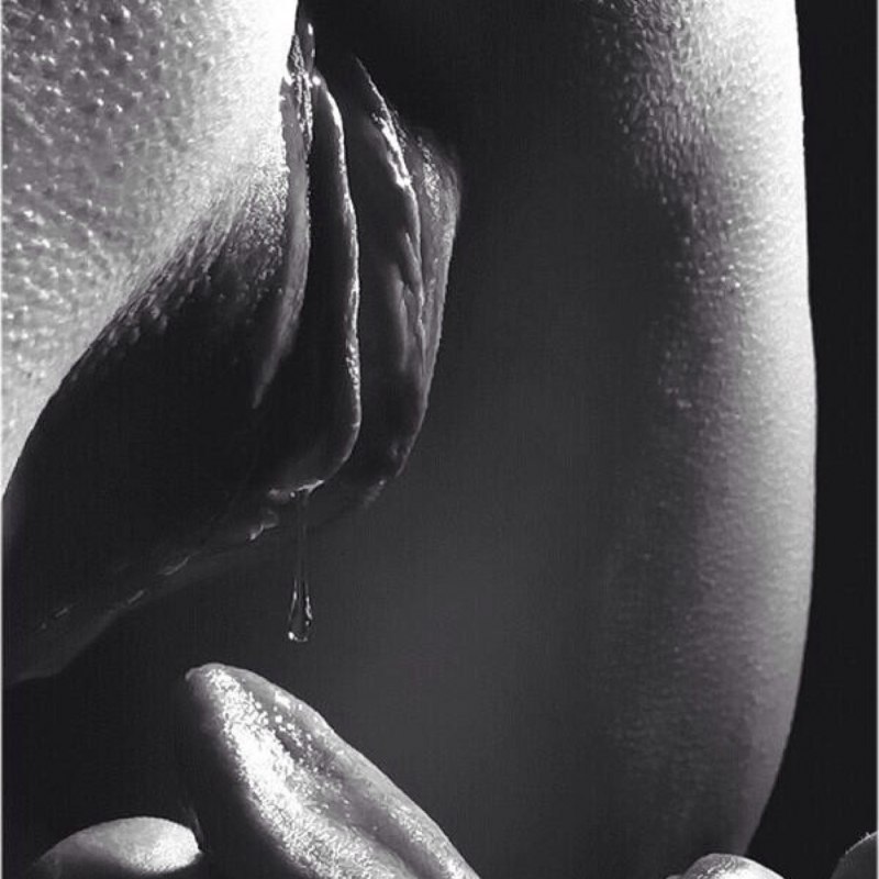 Мастурбация крупным планом