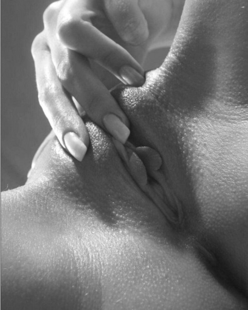 Женский анус художественное ню