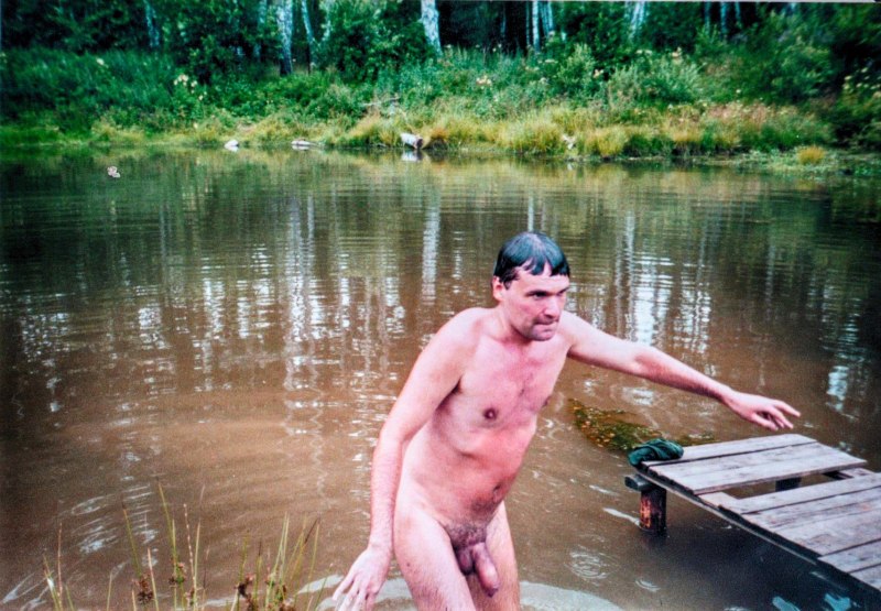 Мужчины без трусов на пляже