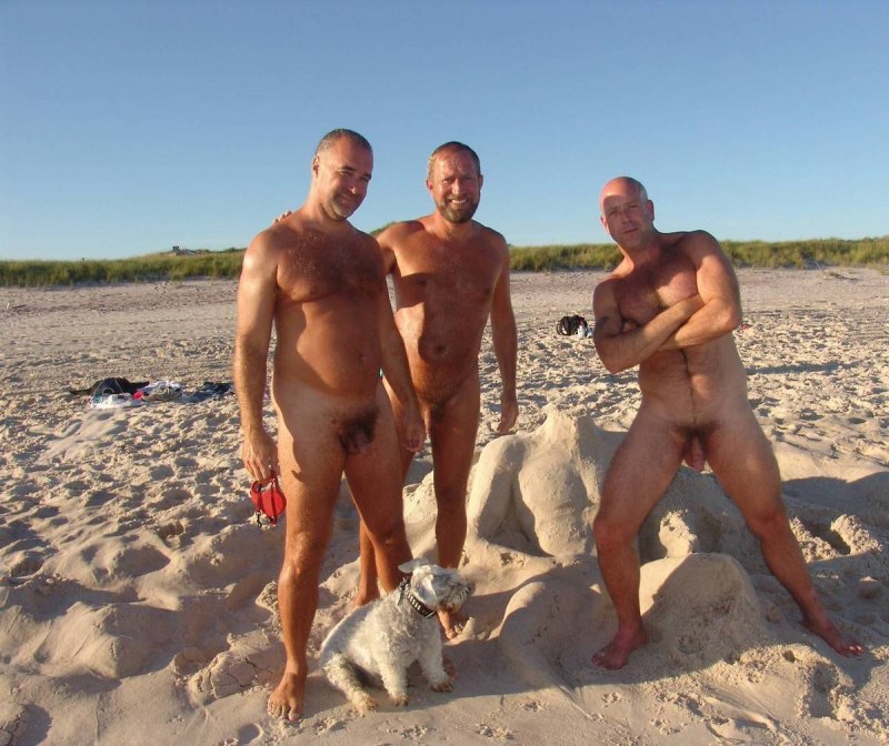 Голый парень на речке cfnm