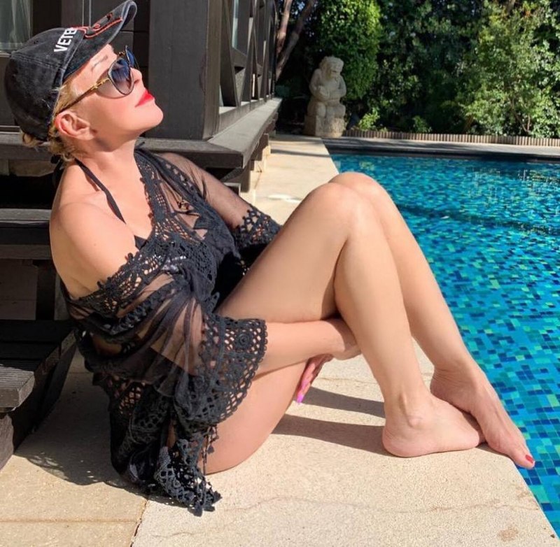 Люба Успенская ножки