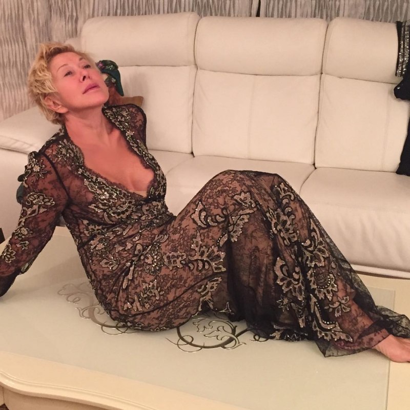 Любовь Успенская в купальнике