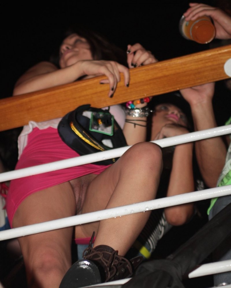 Nola Barry голая без трусиков