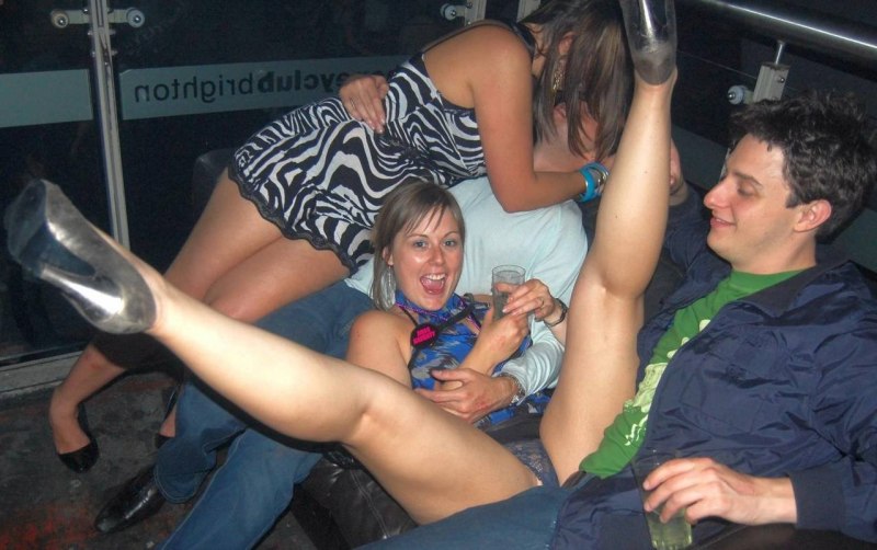 Пьяные девушки без трусов