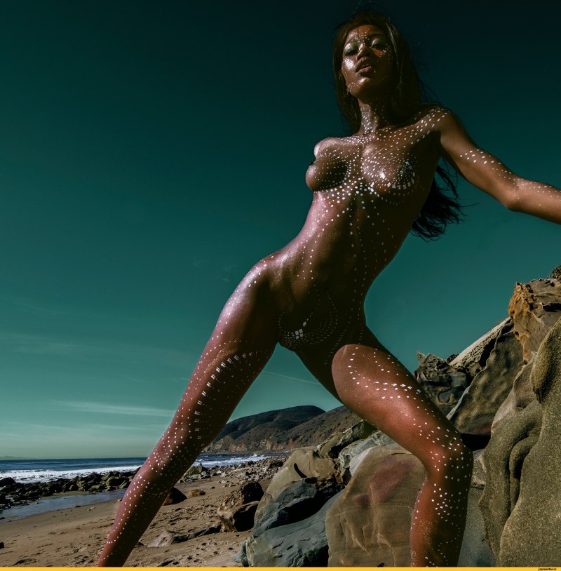 Сочные девки голые кровать