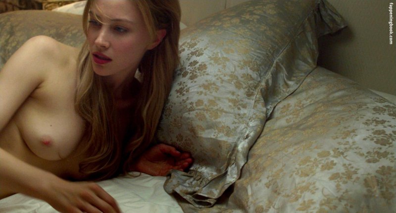 Стефани фон Пфеттен топлесс