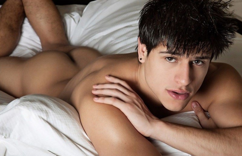 Молодые красивые голые парни