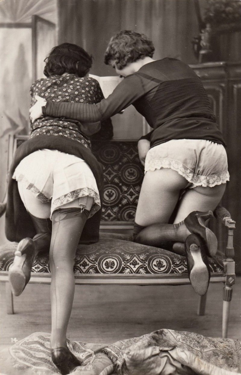 Голые пышные дамы в панталонах