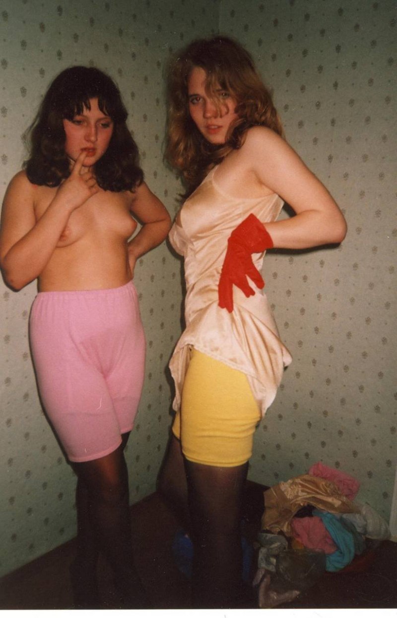 Ню учительница в панталонах