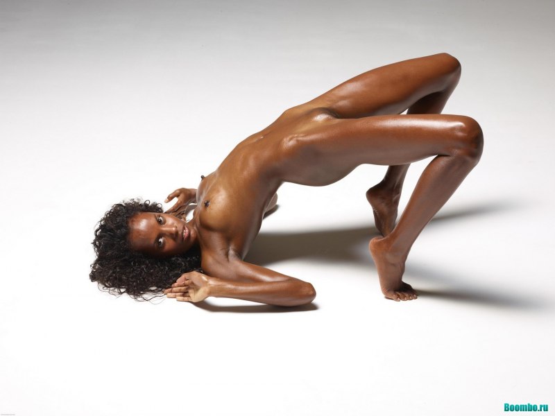 Valerie Hegre Art вертикальный шпагат