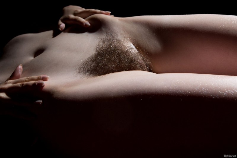 Красивый лобок ласкает