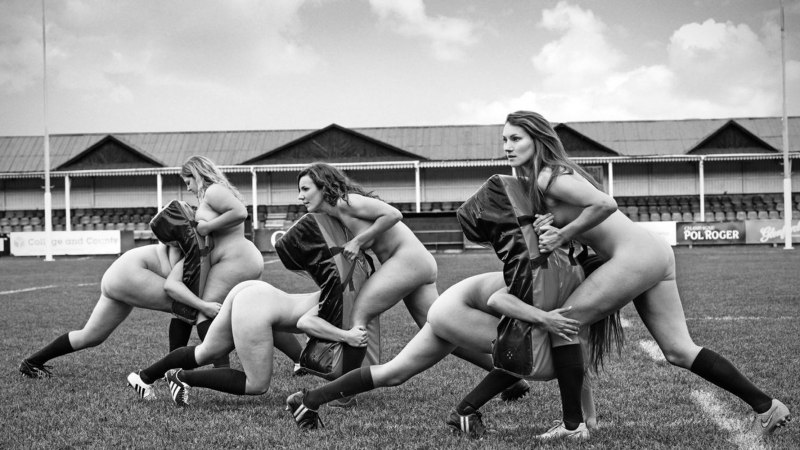 Женщины регбистки голые