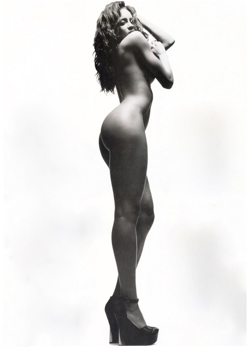 Tyra Moore с большими сиськами