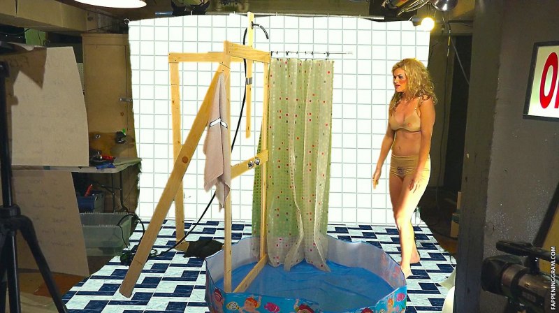 Лесли Манн голая грудь