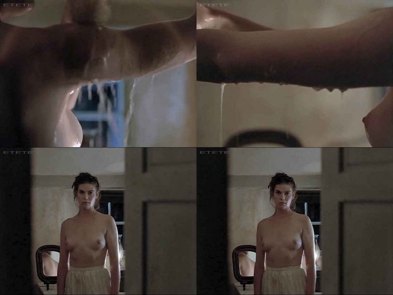 Келли МАКГИЛЛИС топлесс