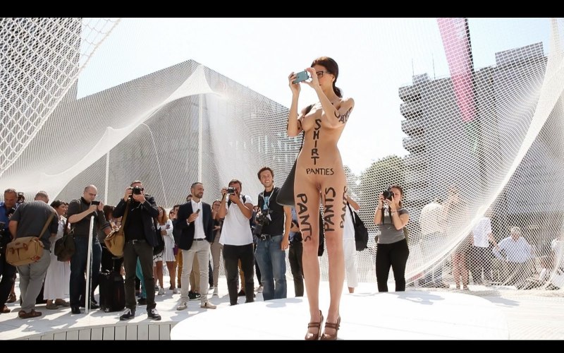 Швейцарская художница Мила Муаре голая