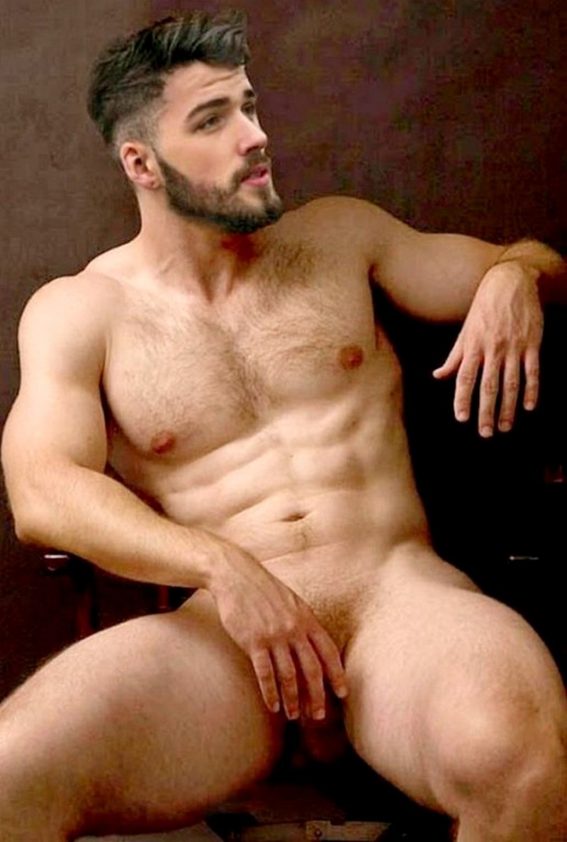 Голые бородатые мужчины