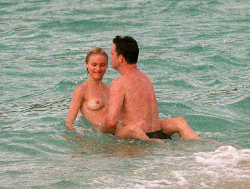 Диас Камерон грудь голая