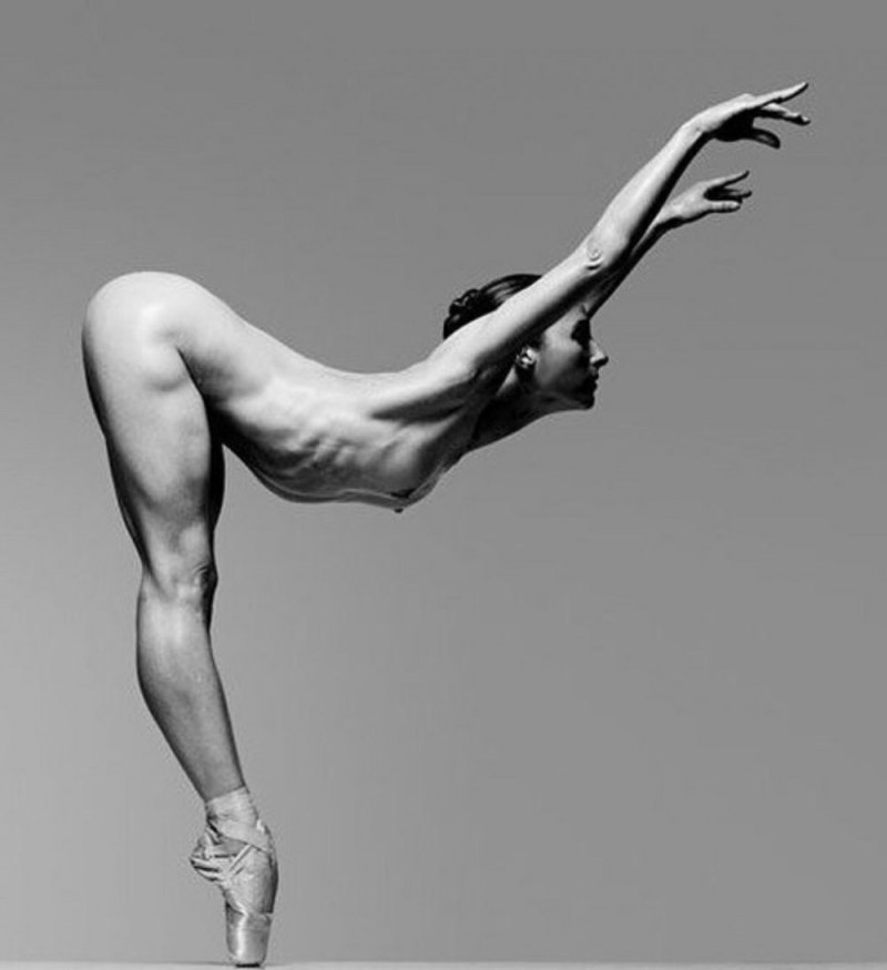 Красивые танцовщицы раздеваются