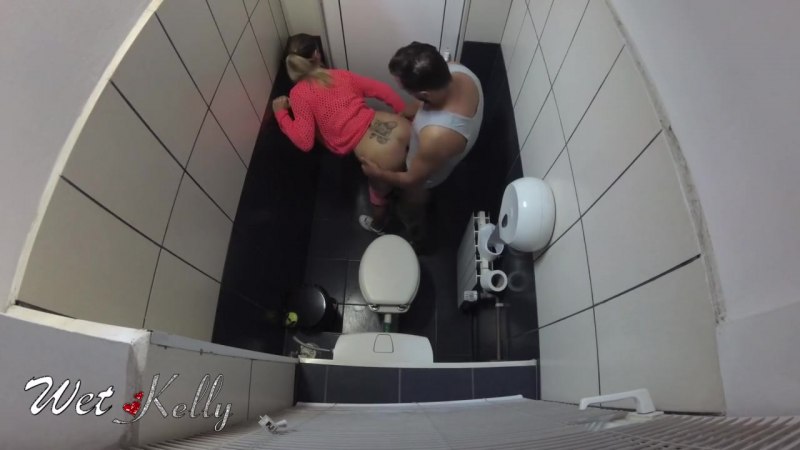 Камера в общественном туалете