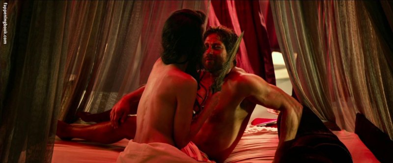 Джессика Биель голая грудь