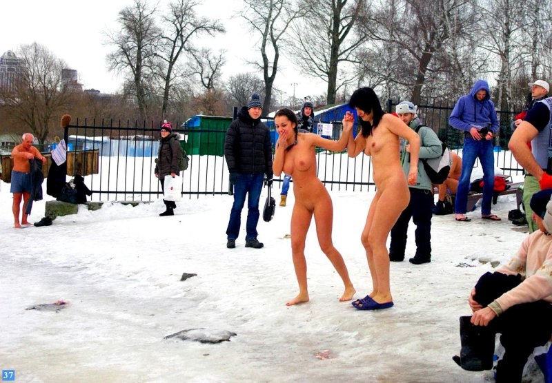 Голые купания на крещение