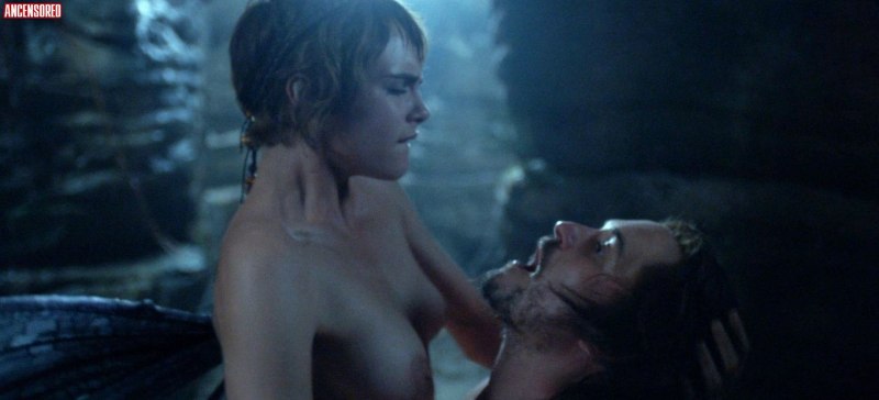 Актриса Кара Делевинь голая