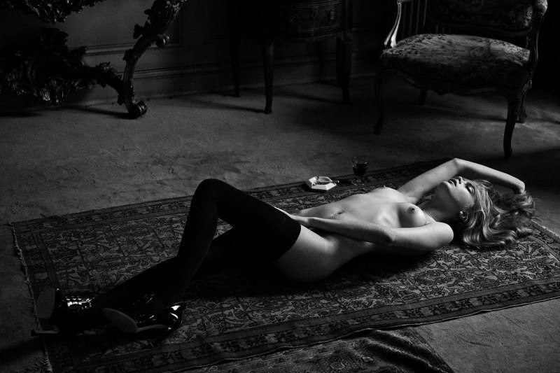 Кара Делевинь обнаженка