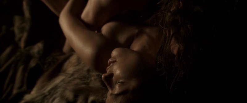 Голая Мун Бладгуд эротические сцены