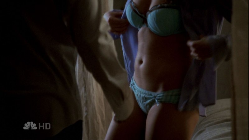 Девки на берегу совершенно голые