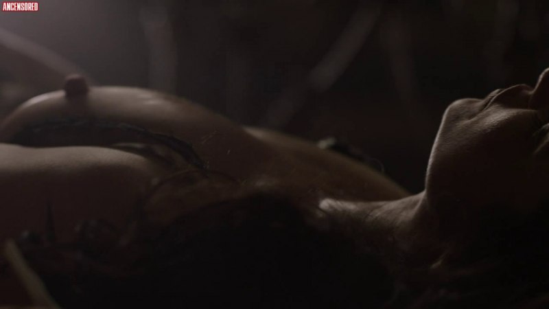 Лаура Доннелли голая в фильме