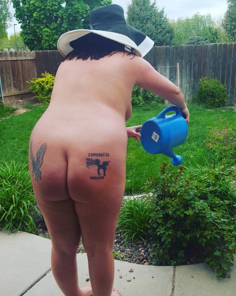 Всемирный день голого садоводства