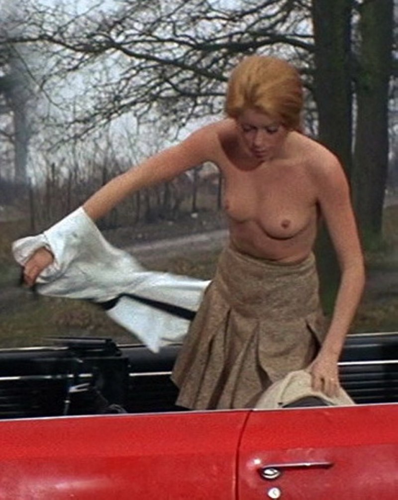 Обнаженка Катрин Денев в фильмах