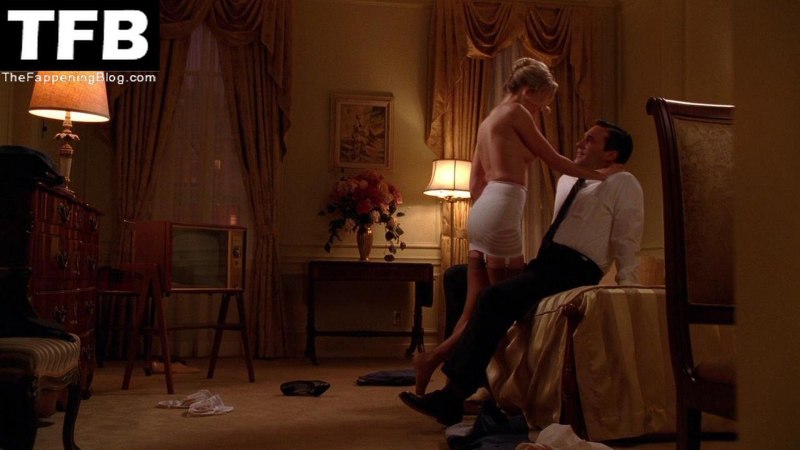 Санни Мабри в купальнике