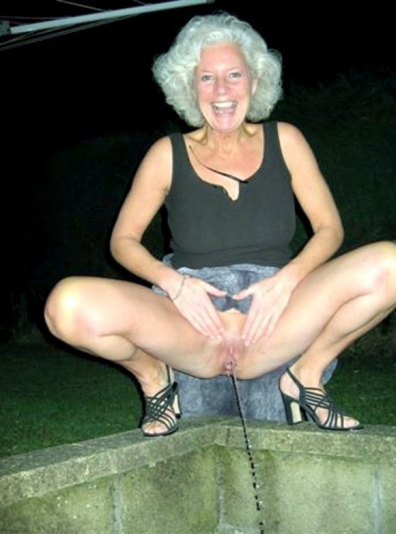 Толстые женщины голые ссут