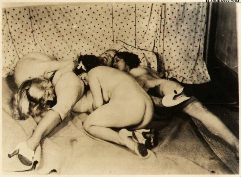 Первые порнографические снимки