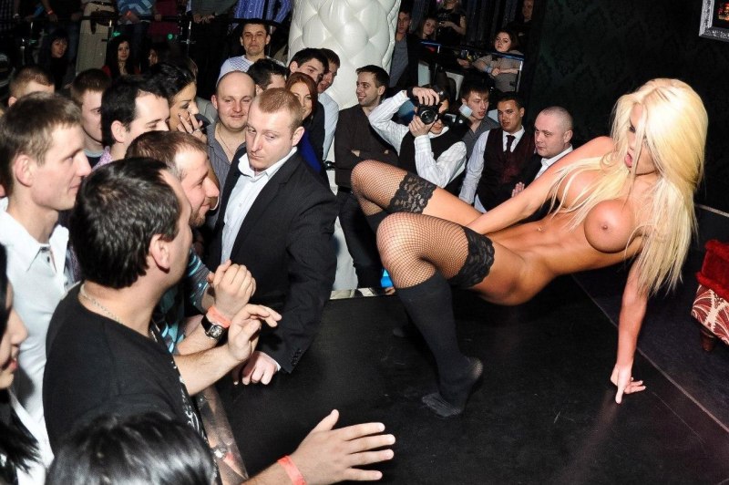 Катя самбука голая танцует стриптиз