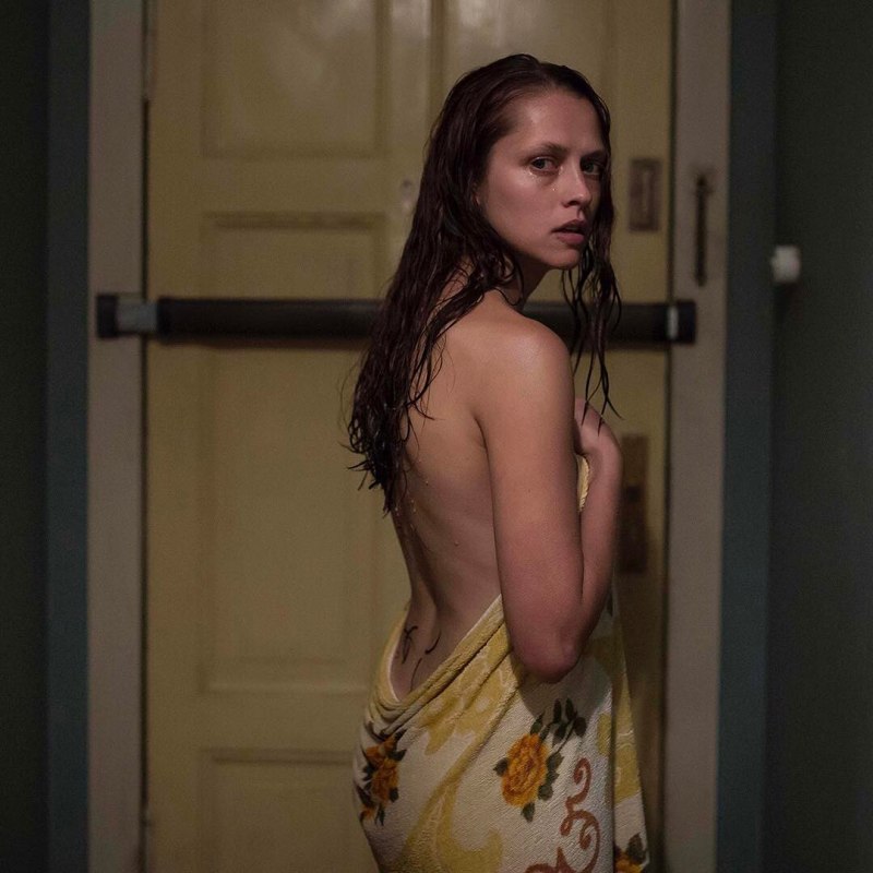 Тереза Палмер (Teresa Palmer) голая в фильме «Берлинский синдром» (2017)