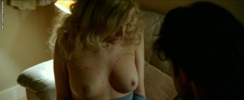 Актриса Райли Кио голая