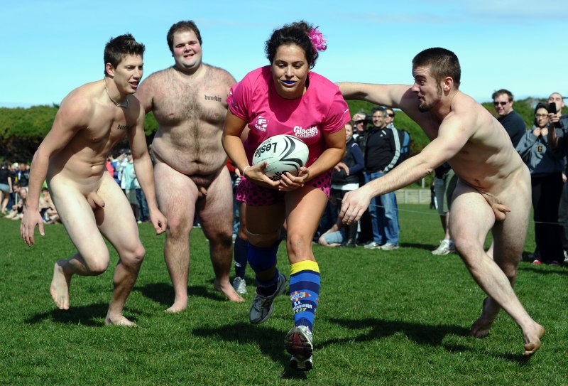 Голые болельщицы футбола