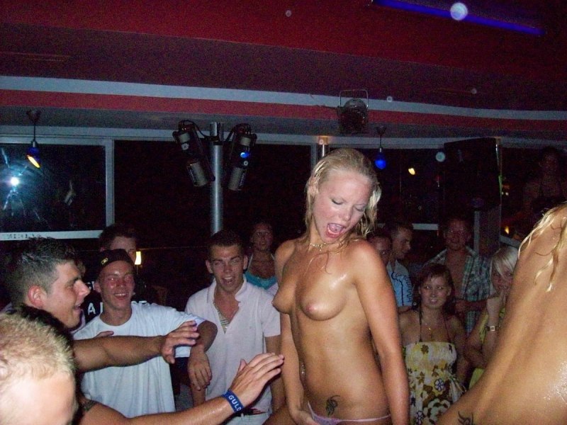 Голая на дискотеке частное