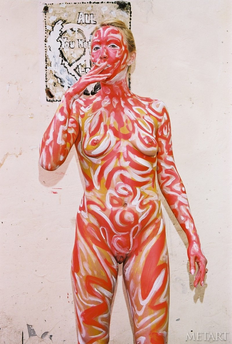 Боди арт роспись по голому телу