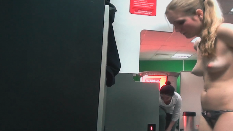 Скрытая камера в примерочной