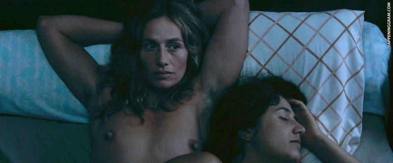 Голая Сесиль Плеже голая