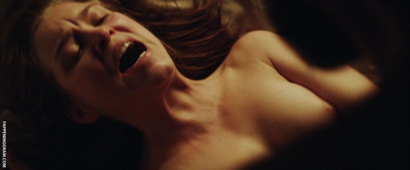 Актриса Софи Куксон голая