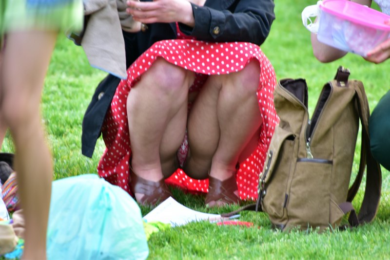 Девушки в платья без Трусова