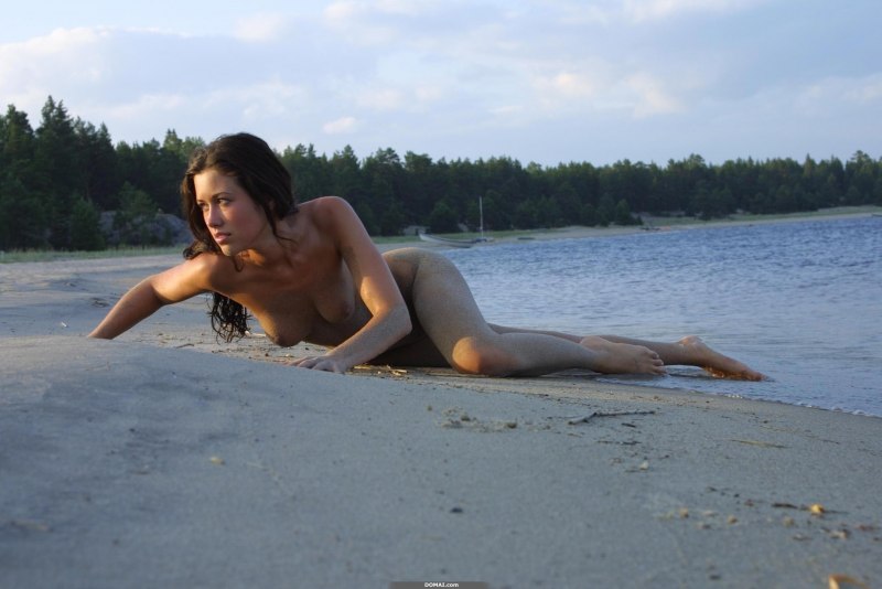 Удивительная голая блондинка